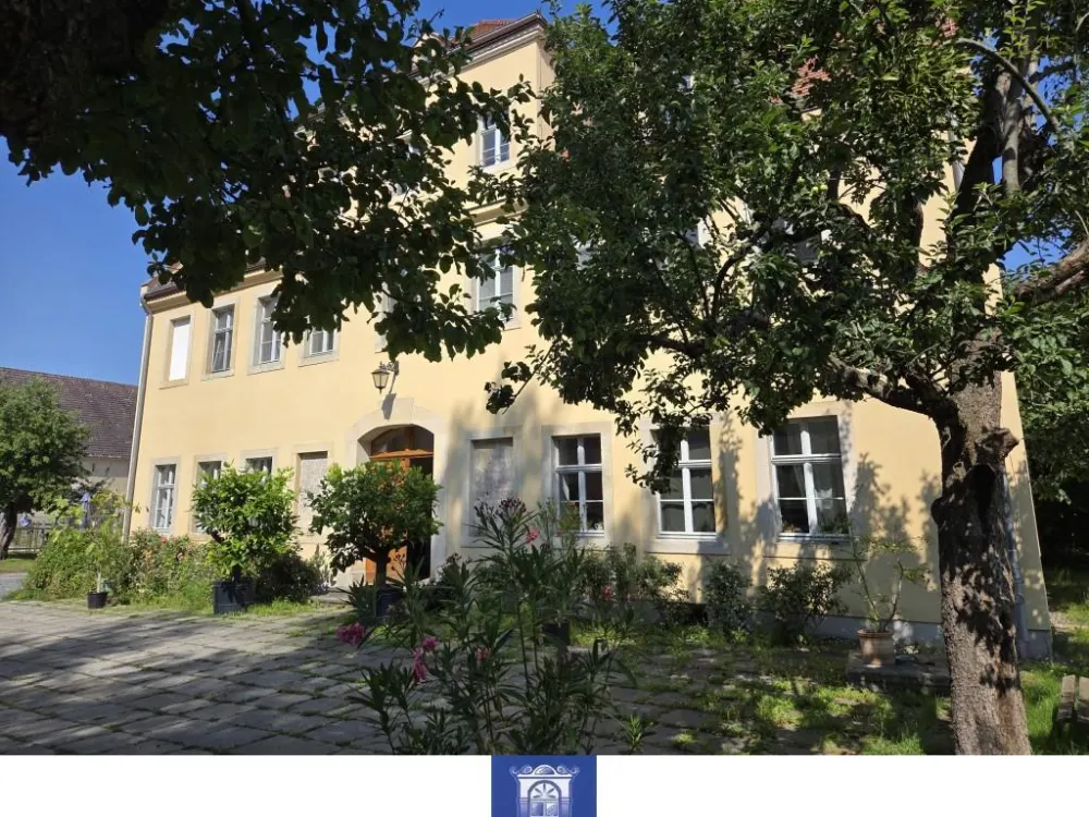 Stilvolle und wunderschöne Wohnung unterm Schloss-Dach!