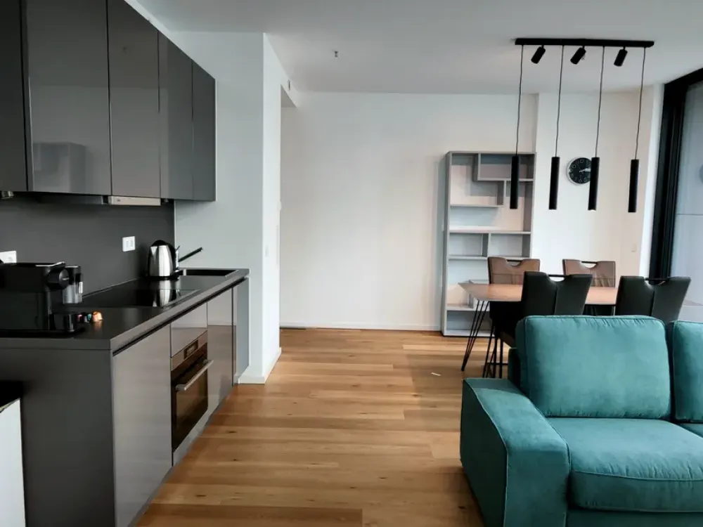 Vollmöblierte Luxuswohnung mit großartiger Terrasse und Skylineblick