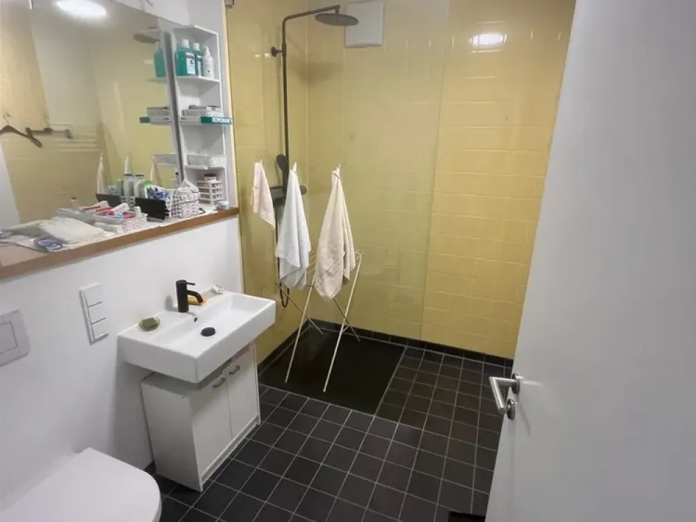 Helle 2-Zimmer-Wohnung mit Balkon und moderner Einbauküche