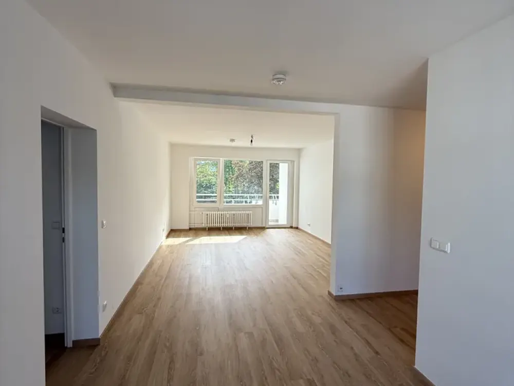 Sanierte 4- Zimmerwohnung mit Balkon in den Ortler Gärten