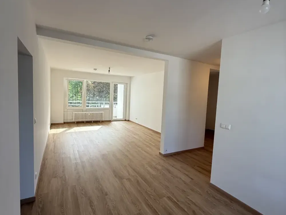Sanierte 4- Zimmerwohnung mit Balkon in den Ortler Gärten