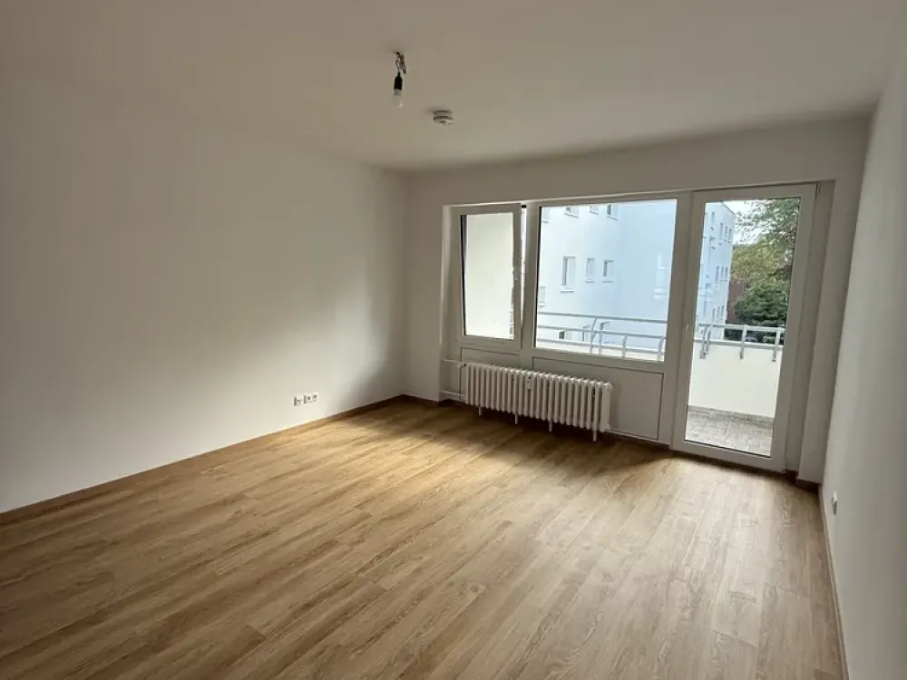 Sanierte 4- Zimmerwohnung mit Balkon in den Ortler Gärten