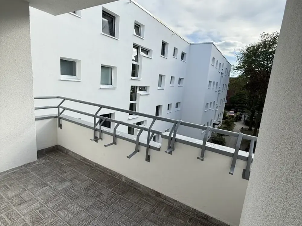 Sanierte 4- Zimmerwohnung mit Balkon in den Ortler Gärten