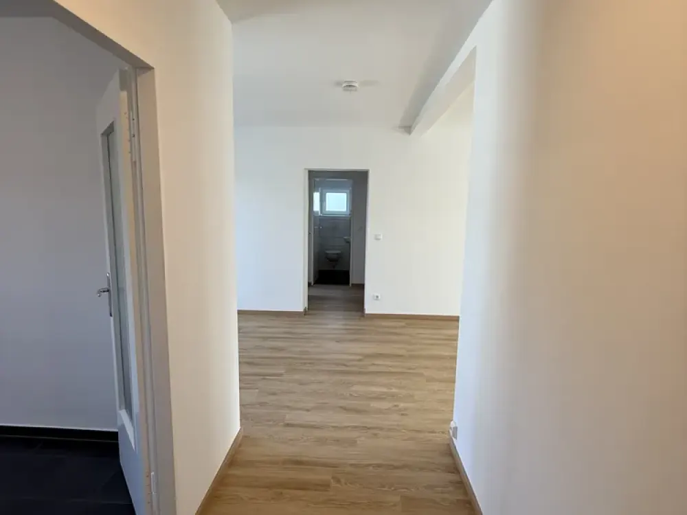 Sanierte 4- Zimmerwohnung mit Balkon in den Ortler Gärten