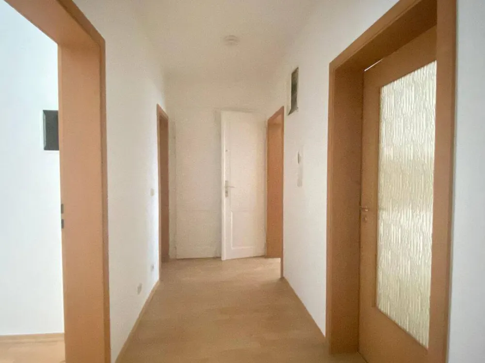 Erdgeschosswohnung mit 4 Zimmern nach Sanierung ab Oktober frei - Oststraße