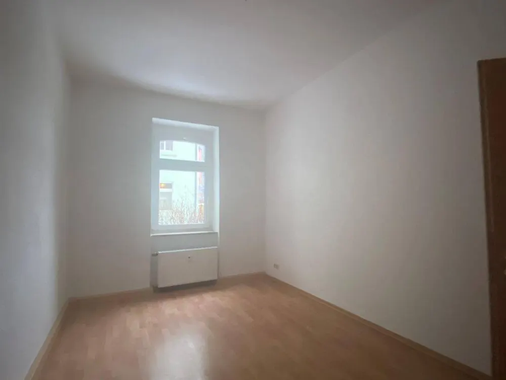Erdgeschosswohnung mit 4 Zimmern nach Sanierung ab Oktober frei - Oststraße