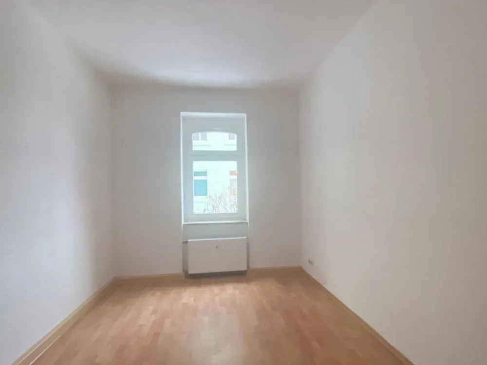 Erdgeschosswohnung mit 4 Zimmern nach Sanierung ab Oktober frei - Oststraße