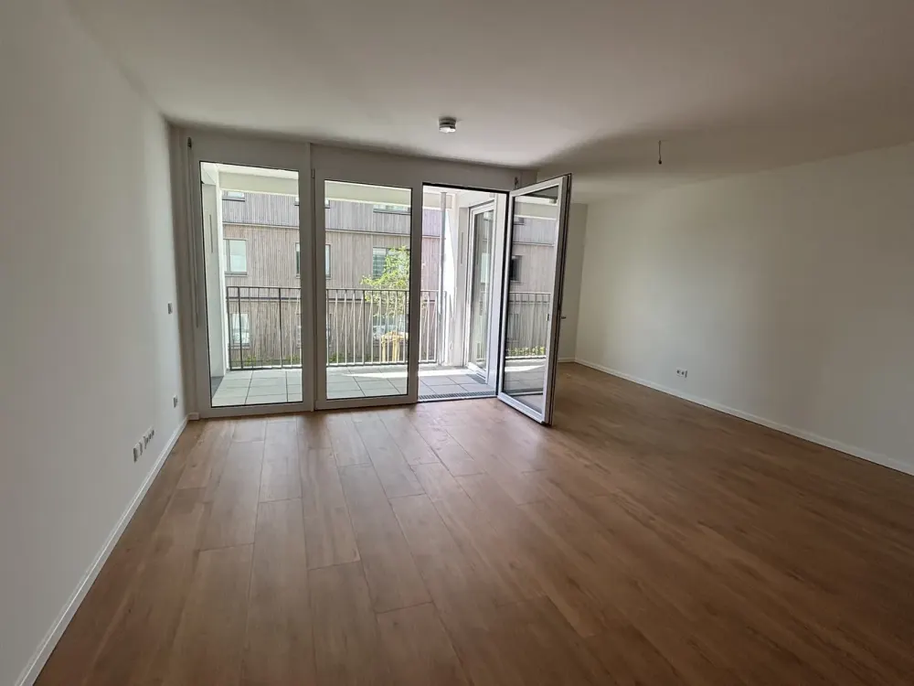 First Occupancy: Stylish 4-Room Apartment