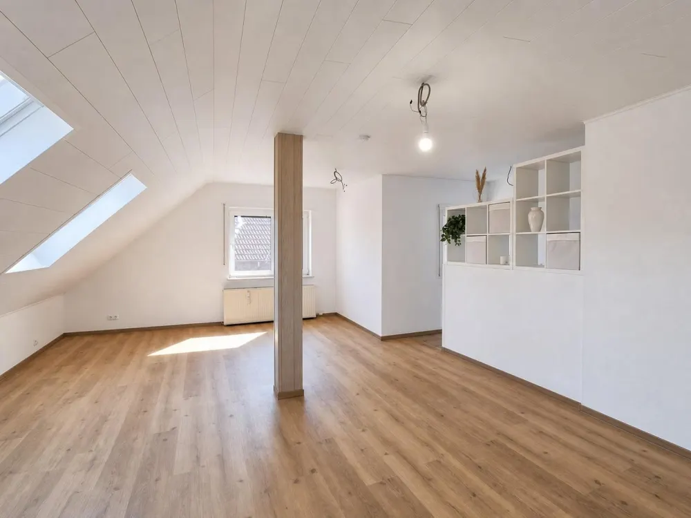 95 m² DG-Wohnung | neue EBK, Vollbad, Gäste-WC & Garten in Neuberg-Ravolzhausen