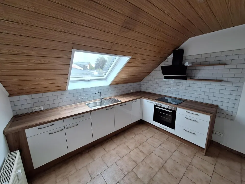 95 m² DG-Wohnung | neue EBK, Vollbad, Gäste-WC & Garten in Neuberg-Ravolzhausen