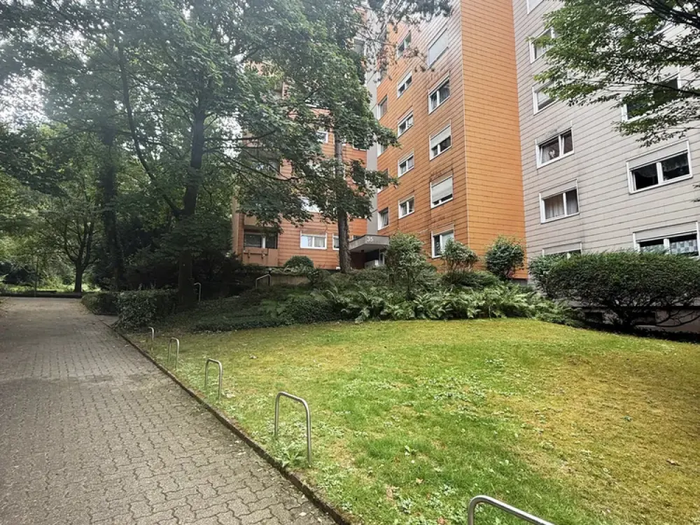 Karlsruhe: 1-Zimmer-Wohnung im Hochparterre mit Tiefgaragenstellplatz