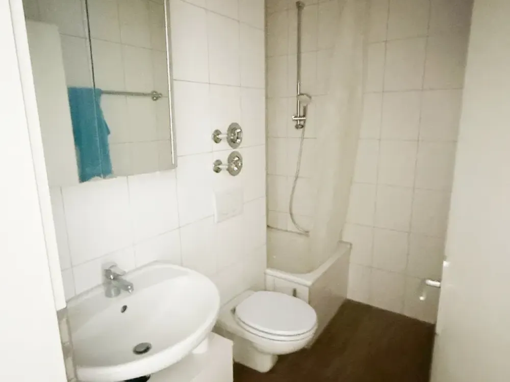 Karlsruhe: 1-Zimmer-Wohnung im Hochparterre mit Tiefgaragenstellplatz