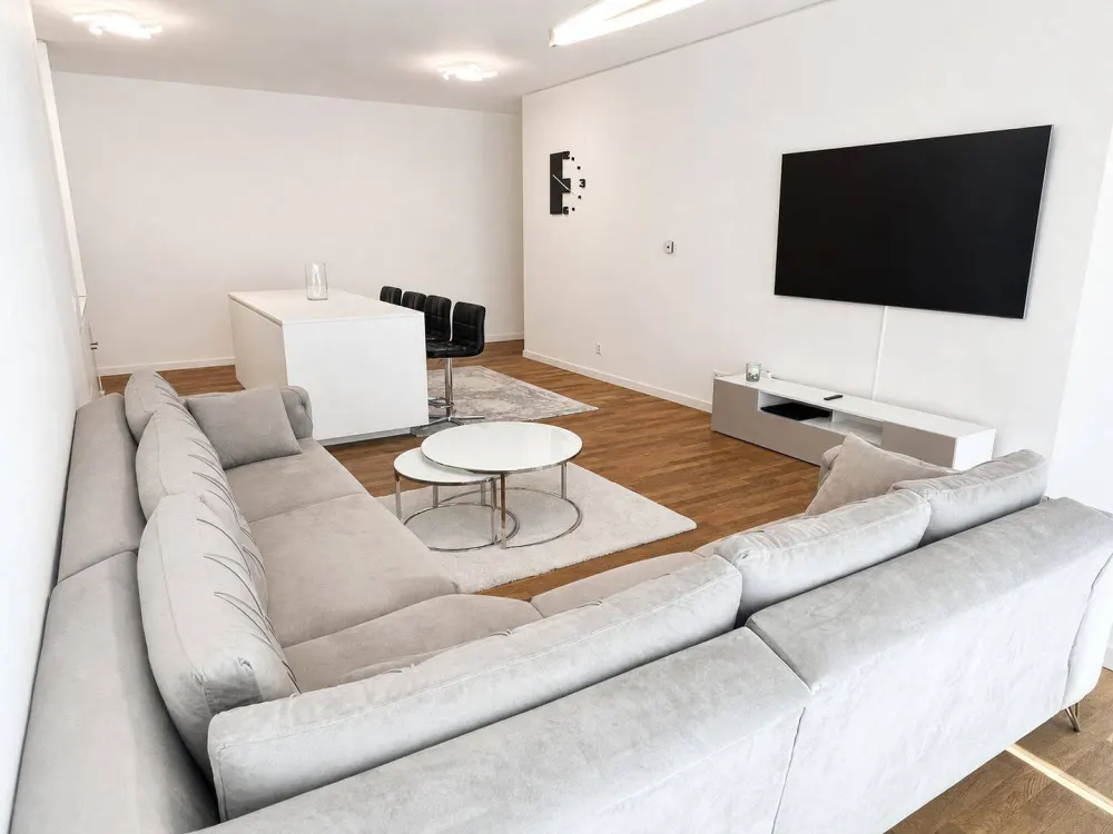 Möblierte 2-Zimmer-Wohnung im Sapphire Berlin mit Balkon