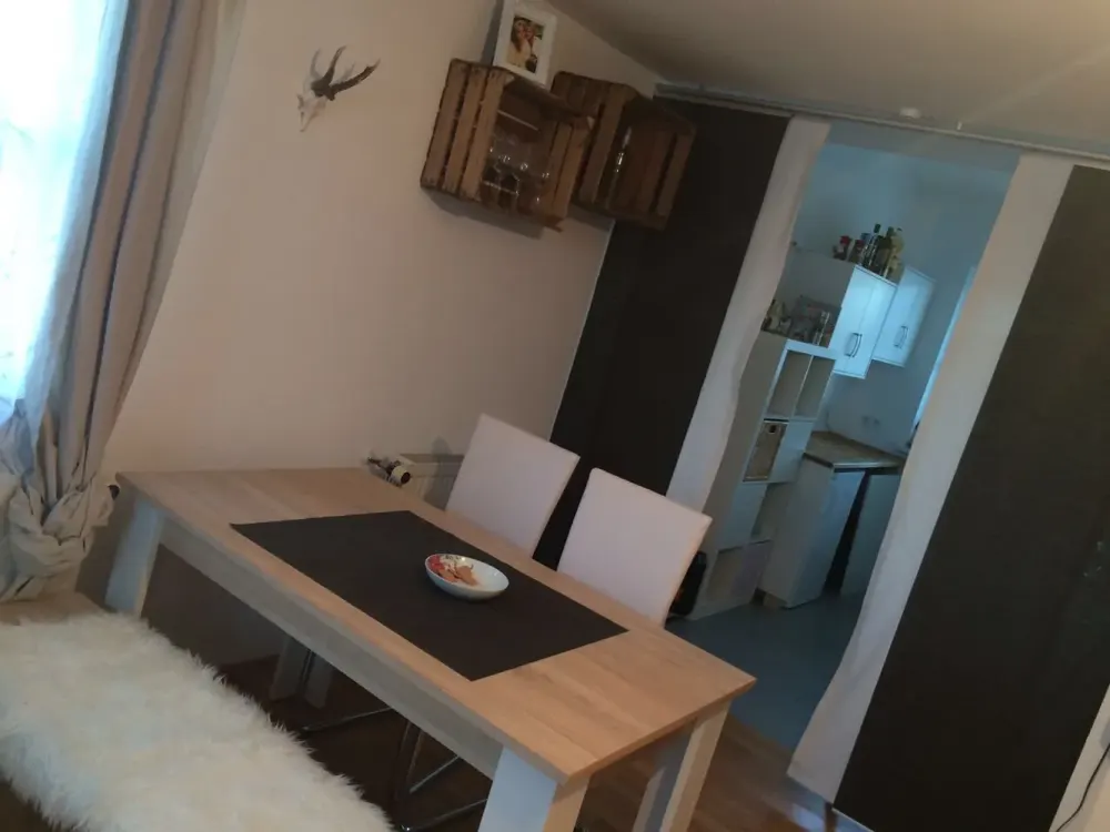 2-Zimmer Dachgeschoß mit EBK und Balkon - von Privat