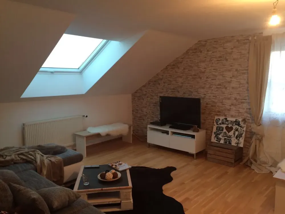 2-Zimmer Dachgeschoß mit EBK und Balkon - von Privat