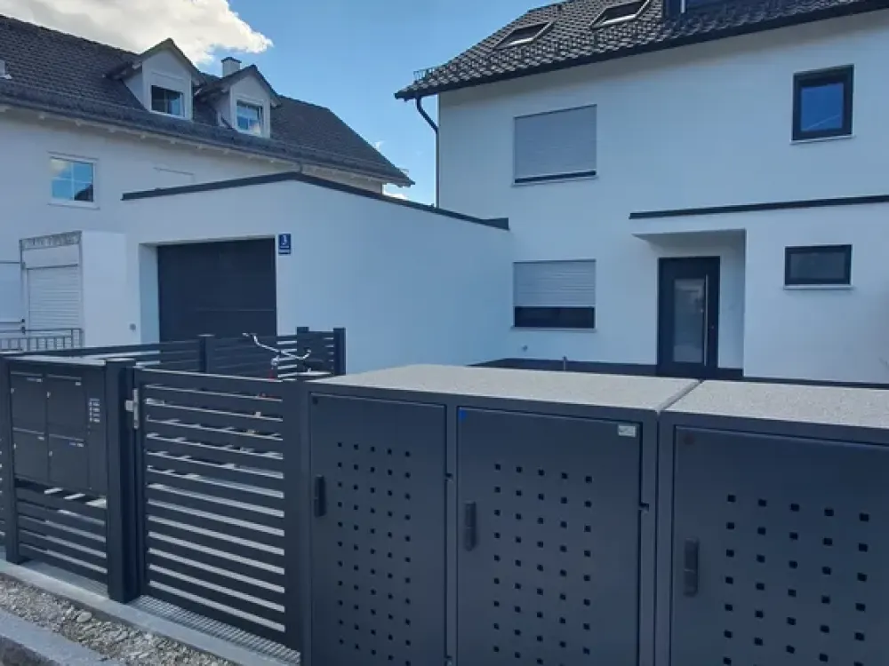 Fixed-term 1-5 years, Charming 3-room apartment near U6. First occupancy, sunny, air conditioning, balcony, fitted kitchen, garage