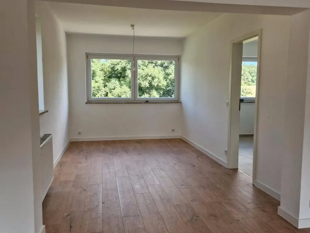 Kernsanierte 3-Zimmer Wohnung 120qm mit Balkon Isernhagen