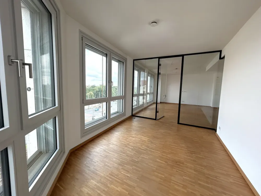 Großzügige Wohnung mit bodentiefen Schallschutzfenster in Prenzlauer Berg