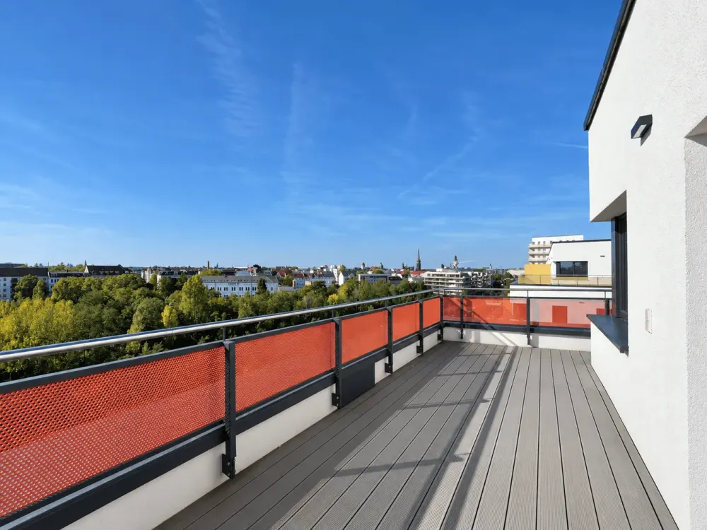 NEW BUILDING AT NEUEN PARK | 4-Room Apartment with Roof Terrace Facing Three Directions