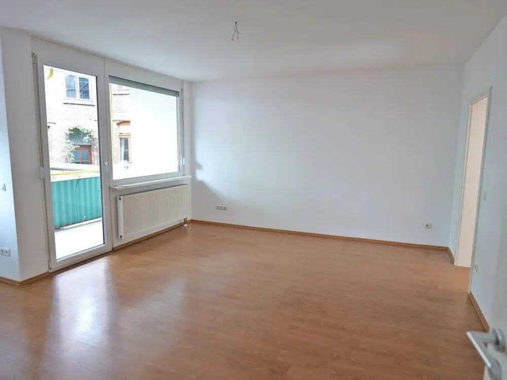 Nippes; Renovierte 2-Zimmer Balkonwohnung im Hochparterre!
