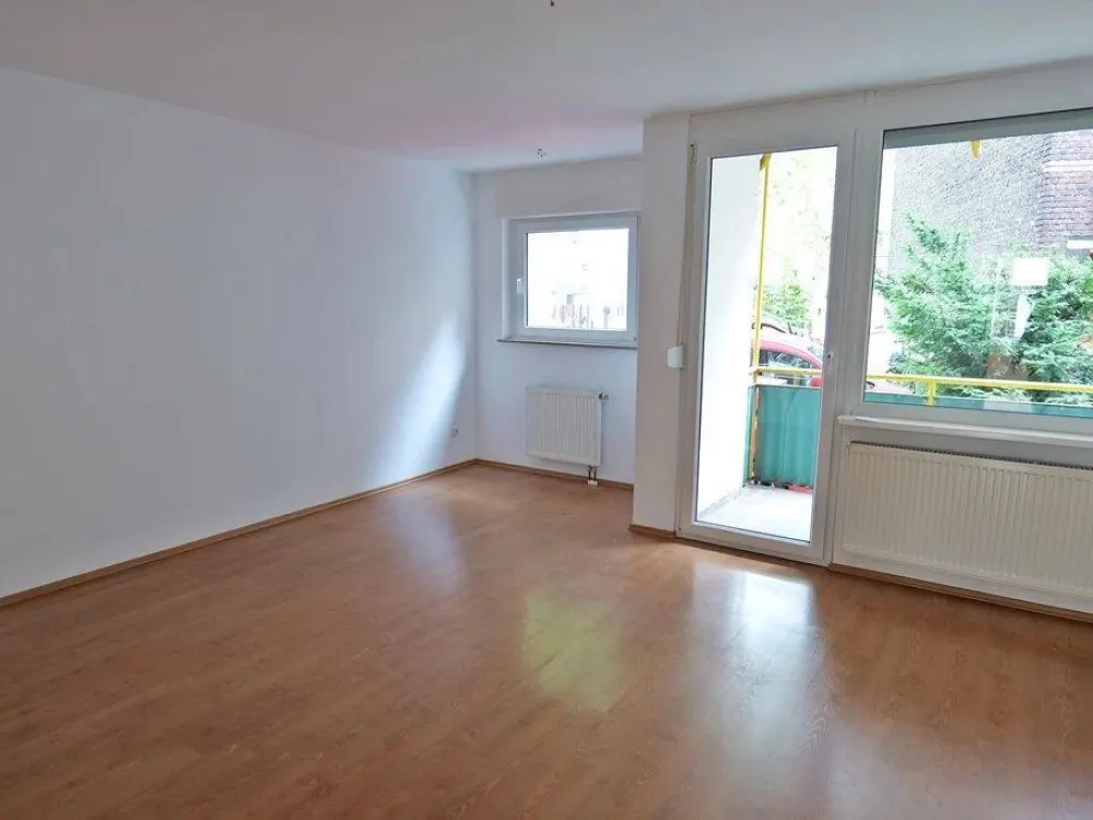 Nippes; Renovierte 2-Zimmer Balkonwohnung im Hochparterre!
