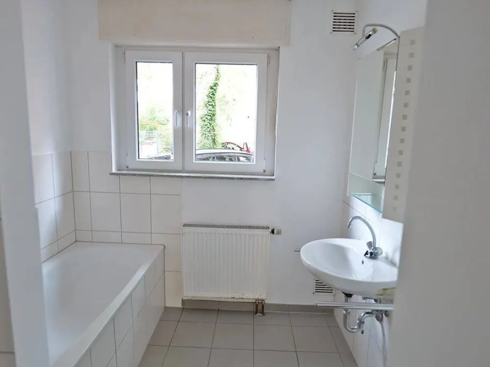 Nippes; Renovierte 2-Zimmer Balkonwohnung im Hochparterre!