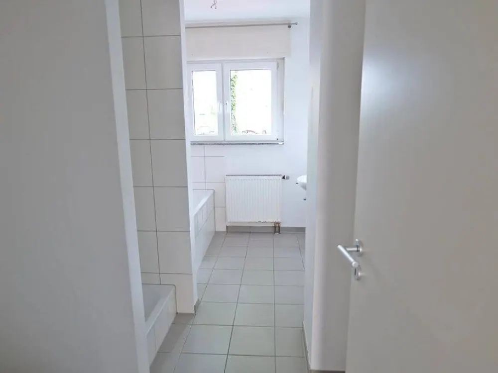 Nippes; Renovierte 2-Zimmer Balkonwohnung im Hochparterre!