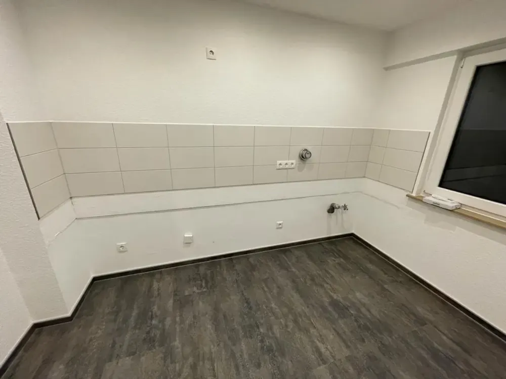 Schöne Aussicht aus vollständig renovierter 2,5 - Zimmerwohnung