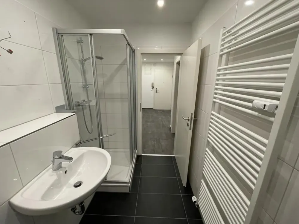 Schöne Aussicht aus vollständig renovierter 2,5 - Zimmerwohnung