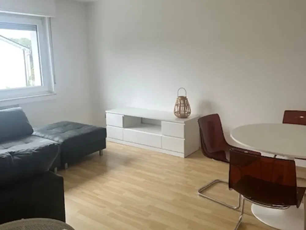 WG-geeignete, möblierte 2-Zimmerwohnung in ruhiger Lage von Niehl