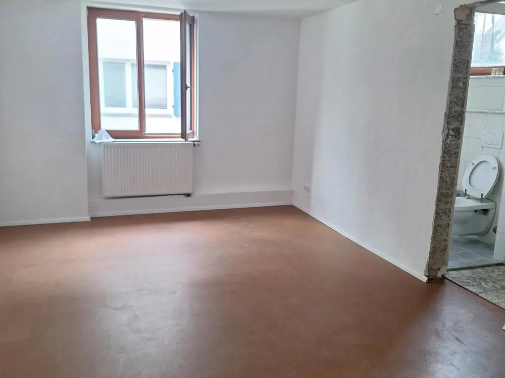 WG geeignete Wohnung in ruhiger Lage, neu saniert.