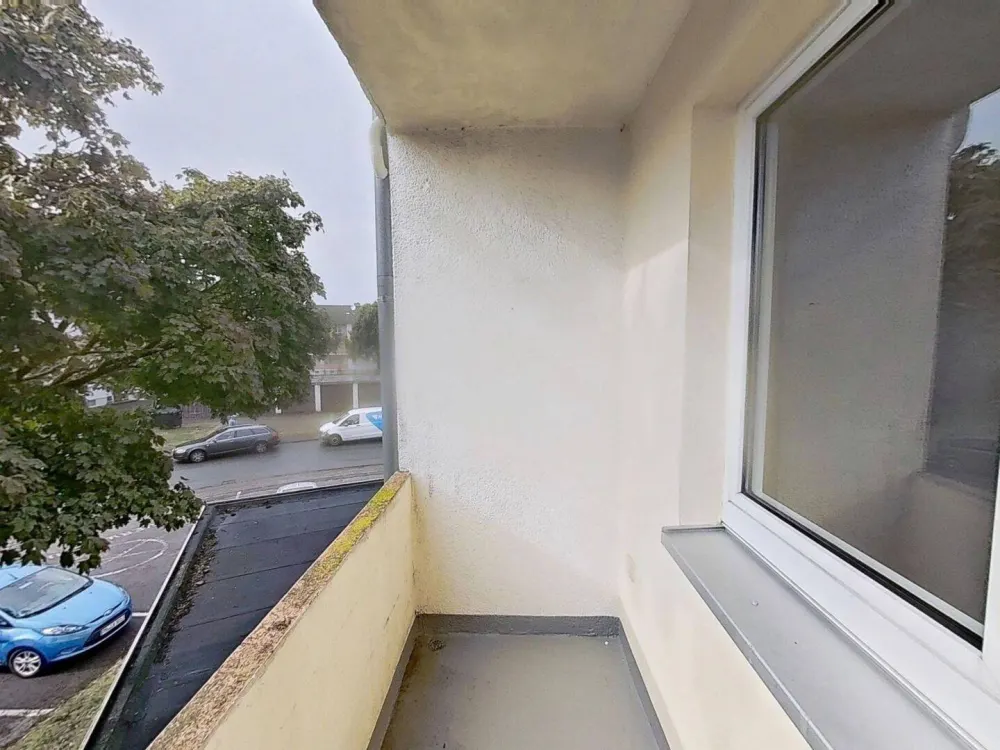 Komfortabel ausgestattete 4-Zimmer-Wohnung mit BALKON
