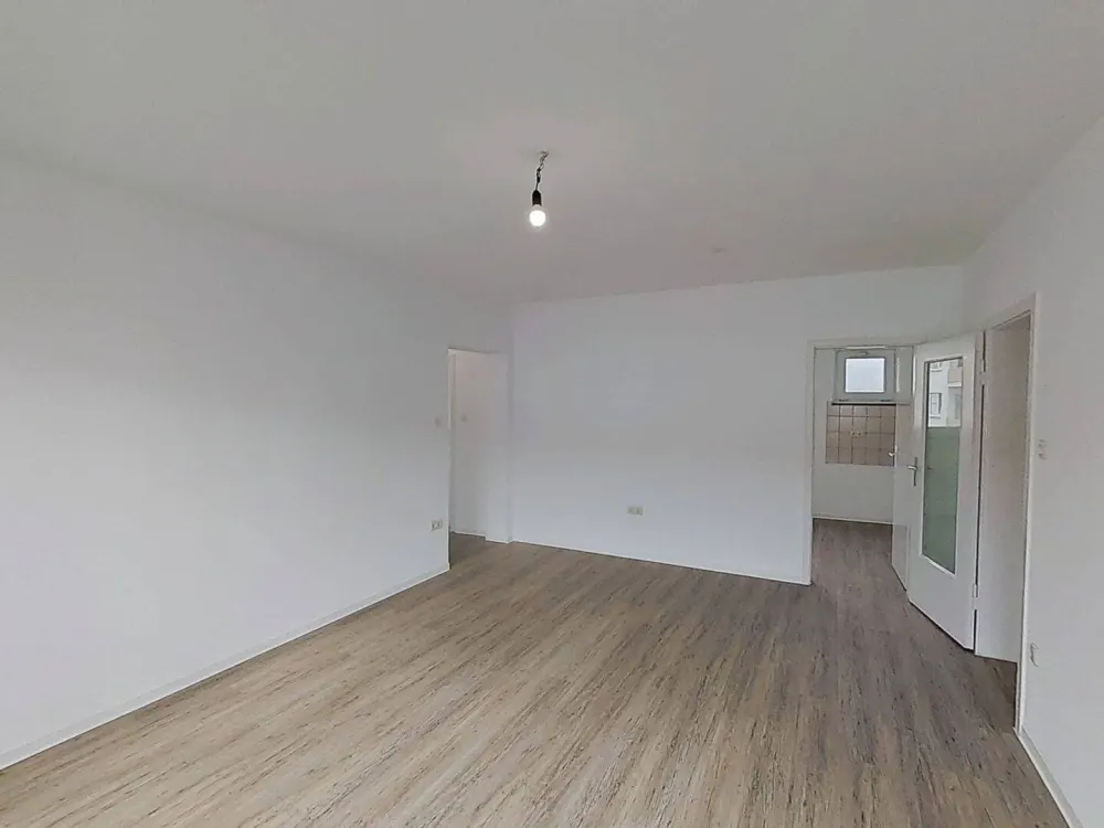 Komfortabel ausgestattete 4-Zimmer-Wohnung mit BALKON