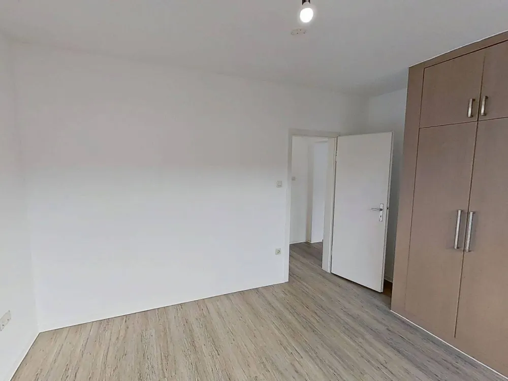 Komfortabel ausgestattete 4-Zimmer-Wohnung mit BALKON