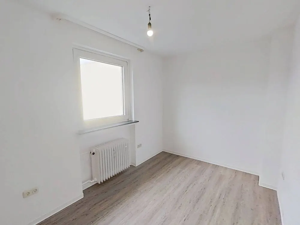 Komfortabel ausgestattete 4-Zimmer-Wohnung mit BALKON