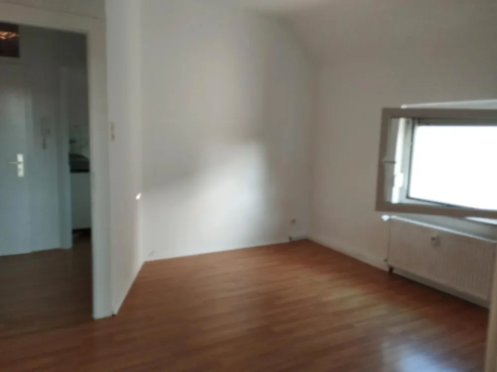 Helle 2 Zi.Wohnung,2OG sucht einen freudlichen, ruhigen Mieter