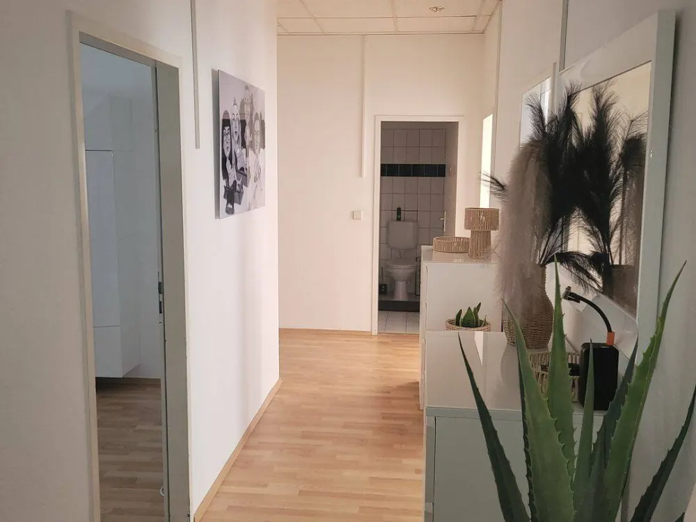 Schönefeld - tolle 4-Raum-Hinterhauswohnung der besonderen Art mit Wanne, GästeWC & Fußbodenheizung