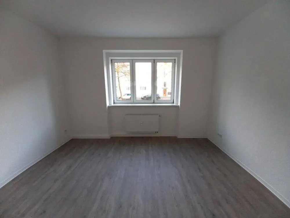 Frisch renovierte 3 Raumwohnung mit Balkon wartet auf Sie!
