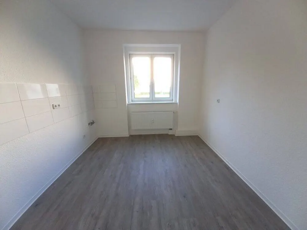 Frisch renovierte 3 Raumwohnung mit Balkon wartet auf Sie!