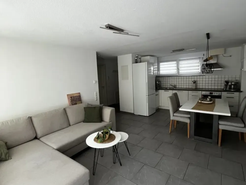 2-Zimmer-Wohnung im Erdgeschoss mit Terrasse und Garten, Kornwestheim