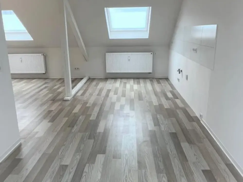 * charmante DACHGESCHOSS 2 ZKG Wohnung mit gemütlichen Holzbalken * Abstellkammer * Ohne Aufzug
