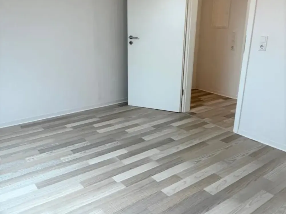 * charmante DACHGESCHOSS 2 ZKG Wohnung mit gemütlichen Holzbalken * Abstellkammer * Ohne Aufzug