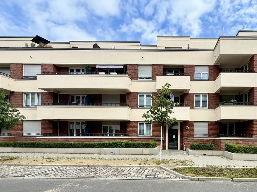 Moderne 4-Zimmerwohnung mit Terrasse und Balkon in ruhiger Lage