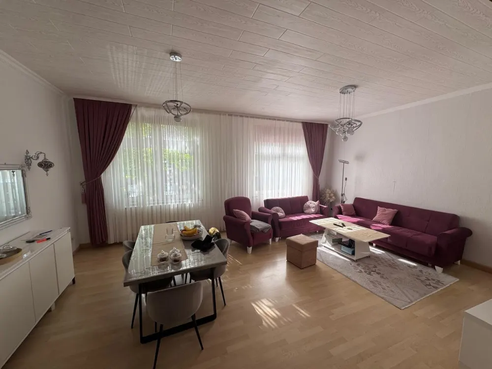 Großzügige Etagenwohnung ab sofort