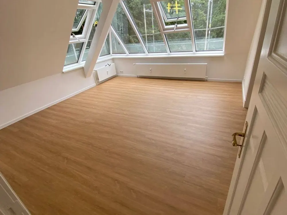 Erstbezug nach Sanierung: Leben im Dachgeschoss einer Jugendstilvilla in Hamburg Othmarschen