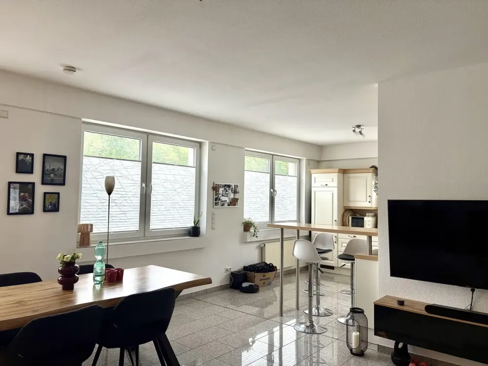 Gemütliche und helle 3-Zimmer-Wohnung mit Terrasse und Einbauküche in sehr guter Lage