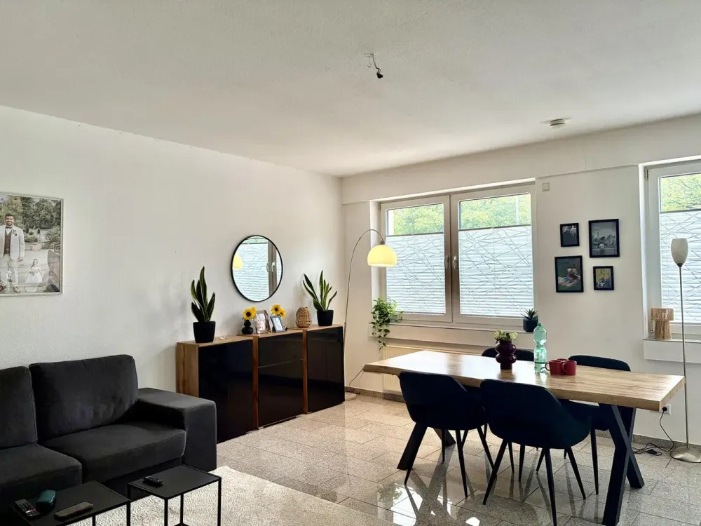 Gemütliche und helle 3-Zimmer-Wohnung mit Terrasse und Einbauküche in sehr guter Lage