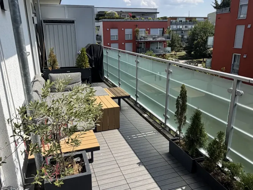 Quiet and Well Connected, Fully Furnished 2-Room Apartment with Sun Terrace
