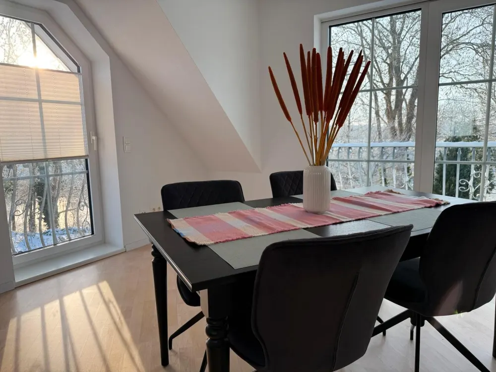 Großzügige möblierte 3-Zimmer-Wohnung mit 2 Bädern
