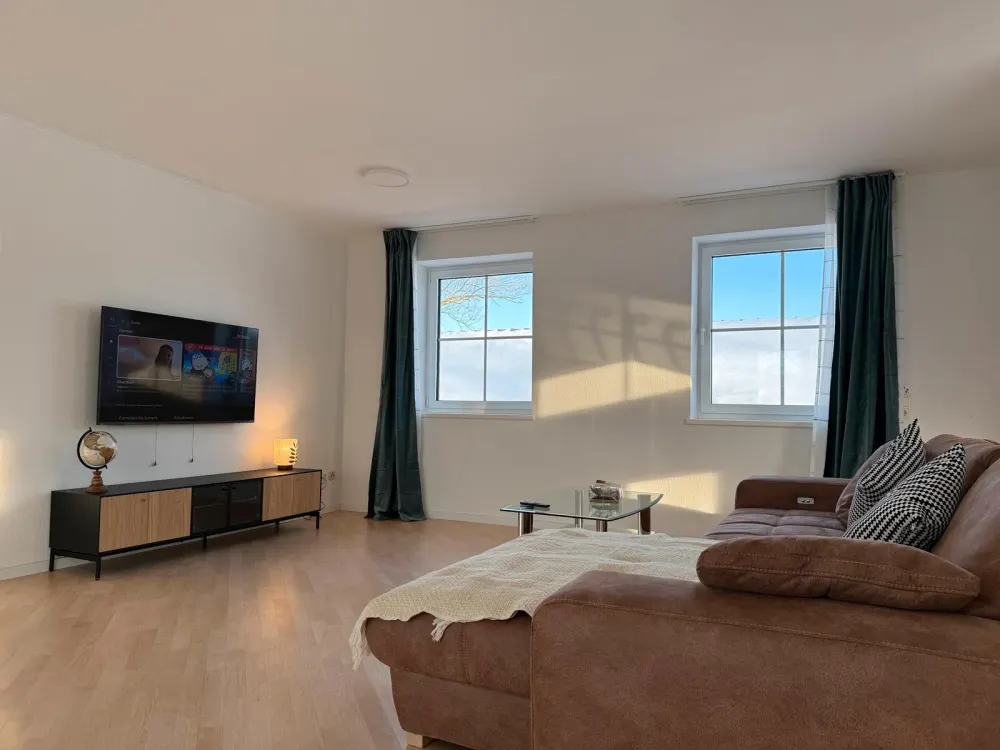 Großzügige möblierte 3-Zimmer-Wohnung mit 2 Bädern